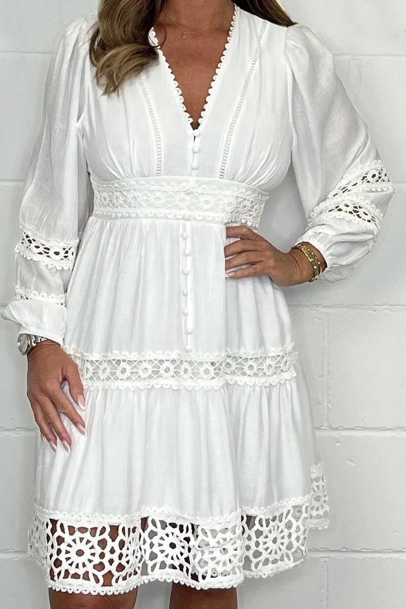 Lois | Comfortable lace dress with V-neck